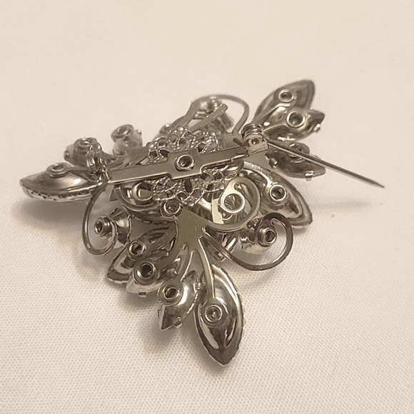 💥BOGO💥 Vintage Brooch - Picture 5 of 6